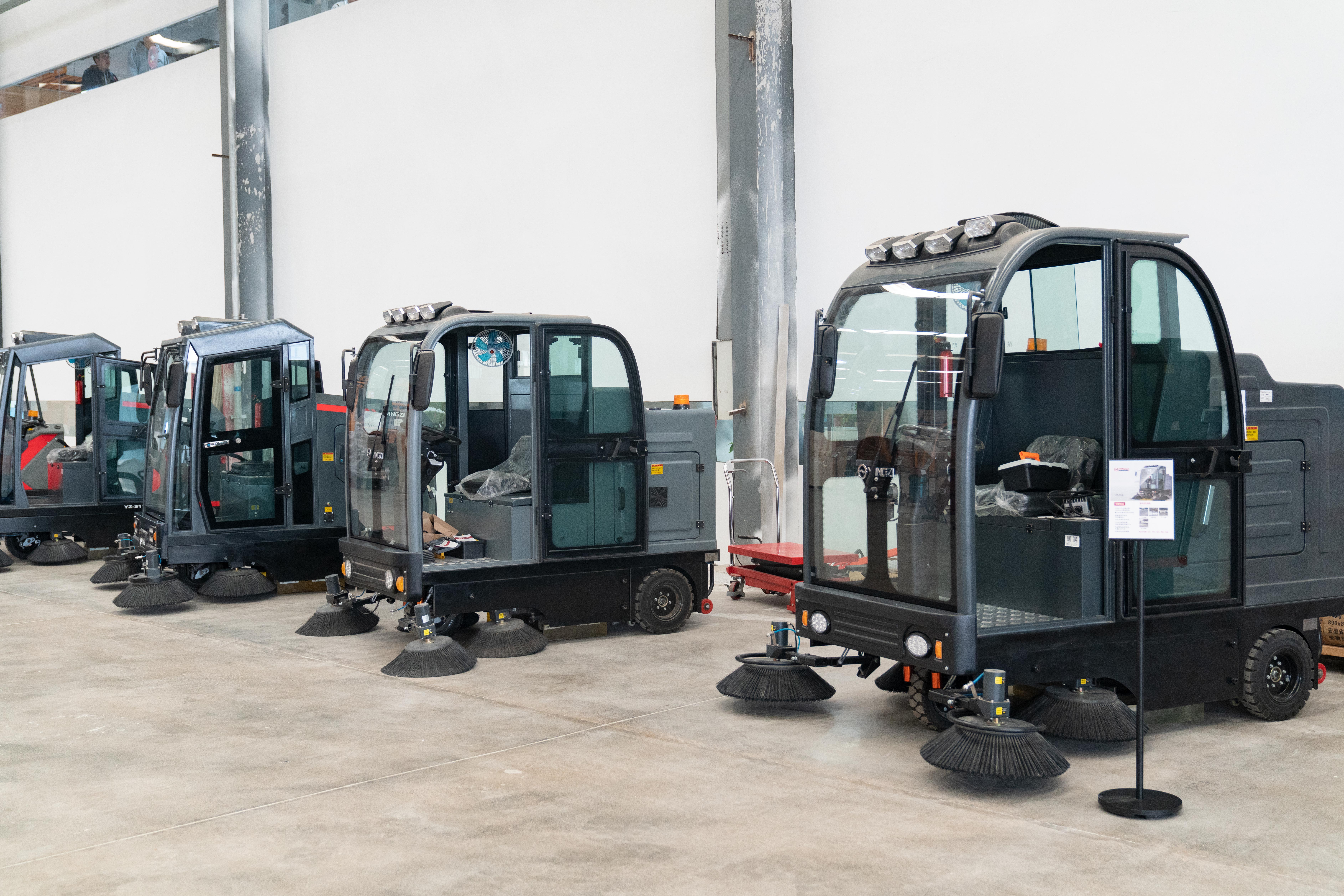 公園景區可以選擇什么類型掃地機清掃地面