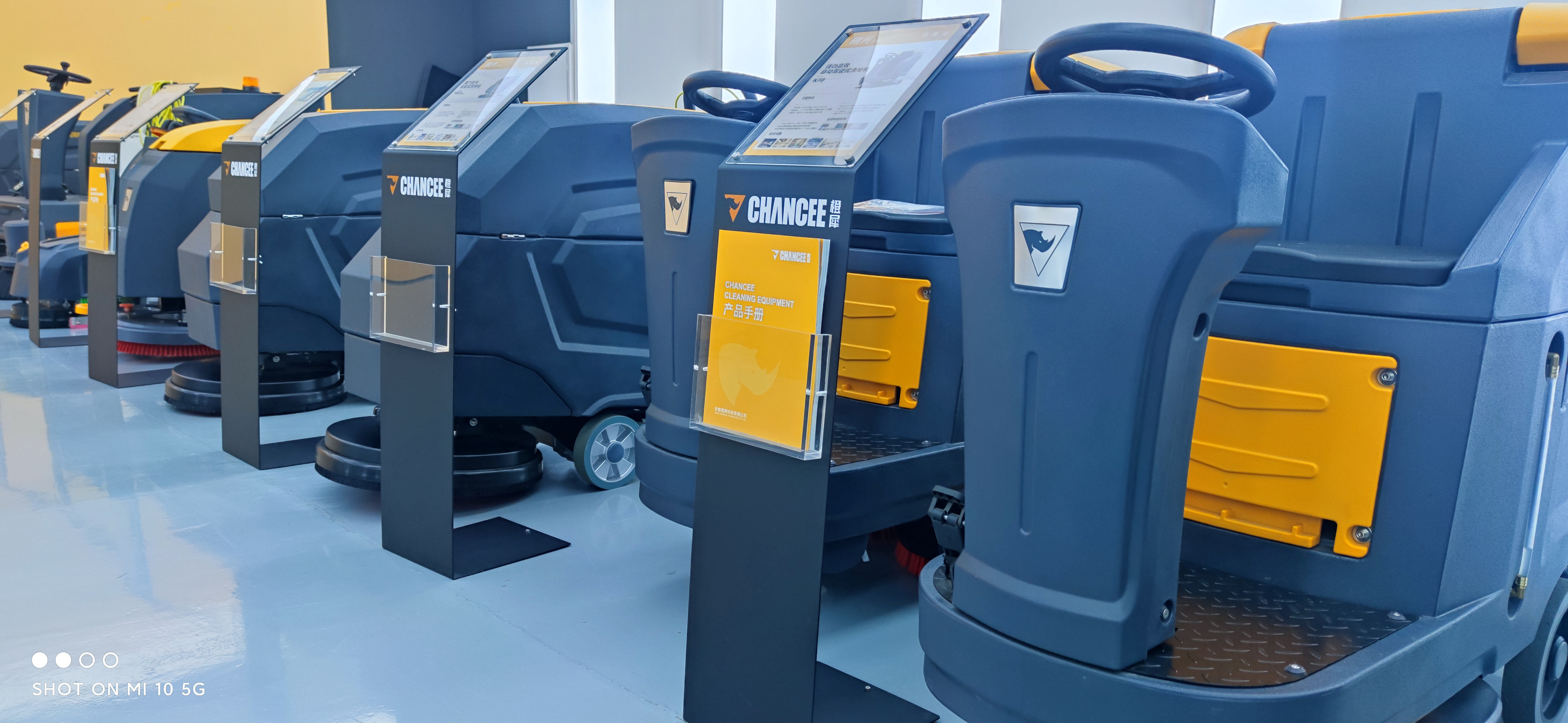 駕駛式洗地機是清潔地面的有效選擇