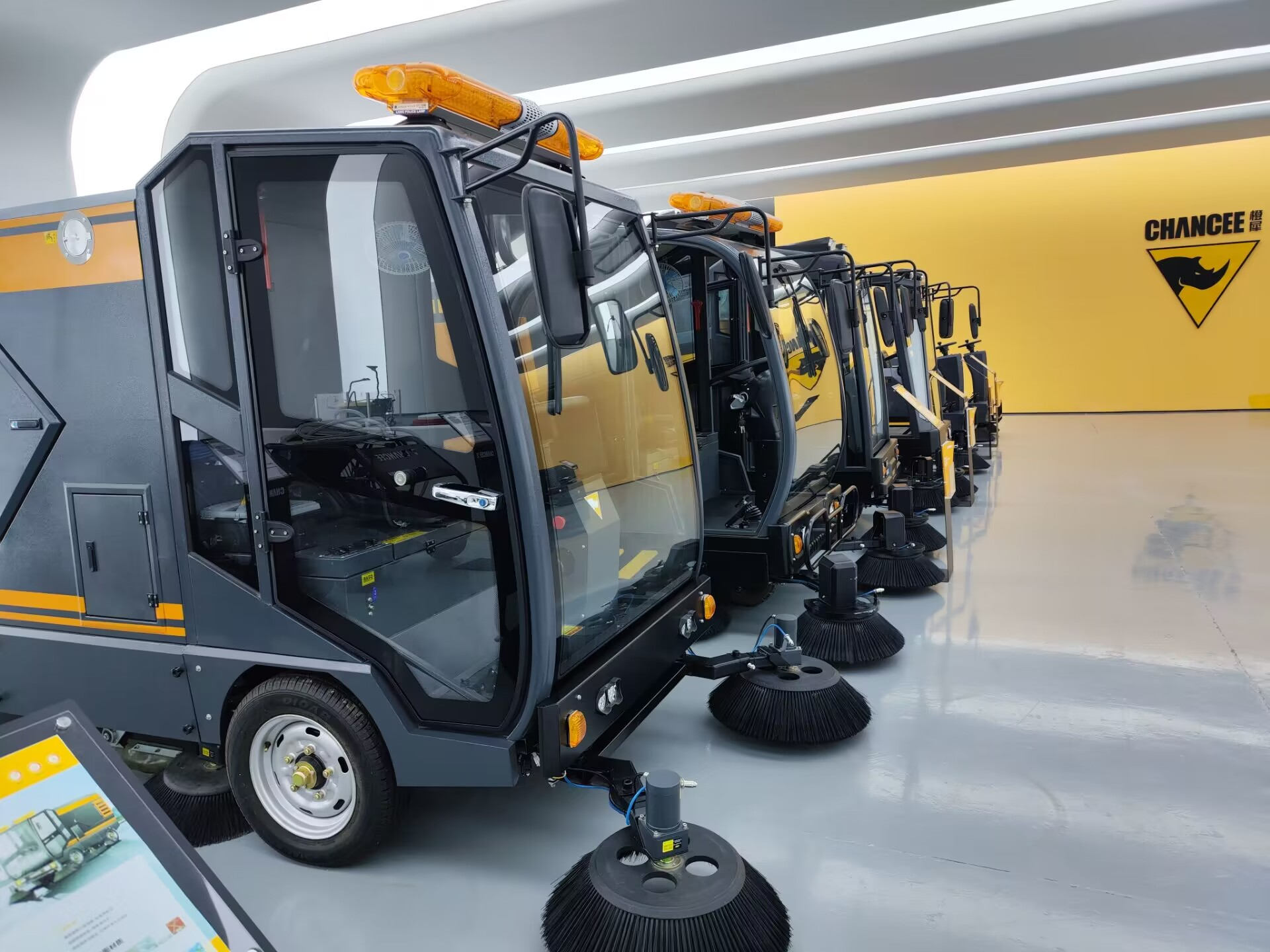 工業(yè)掃地機(jī)的優(yōu)缺點(diǎn)有哪些呢?