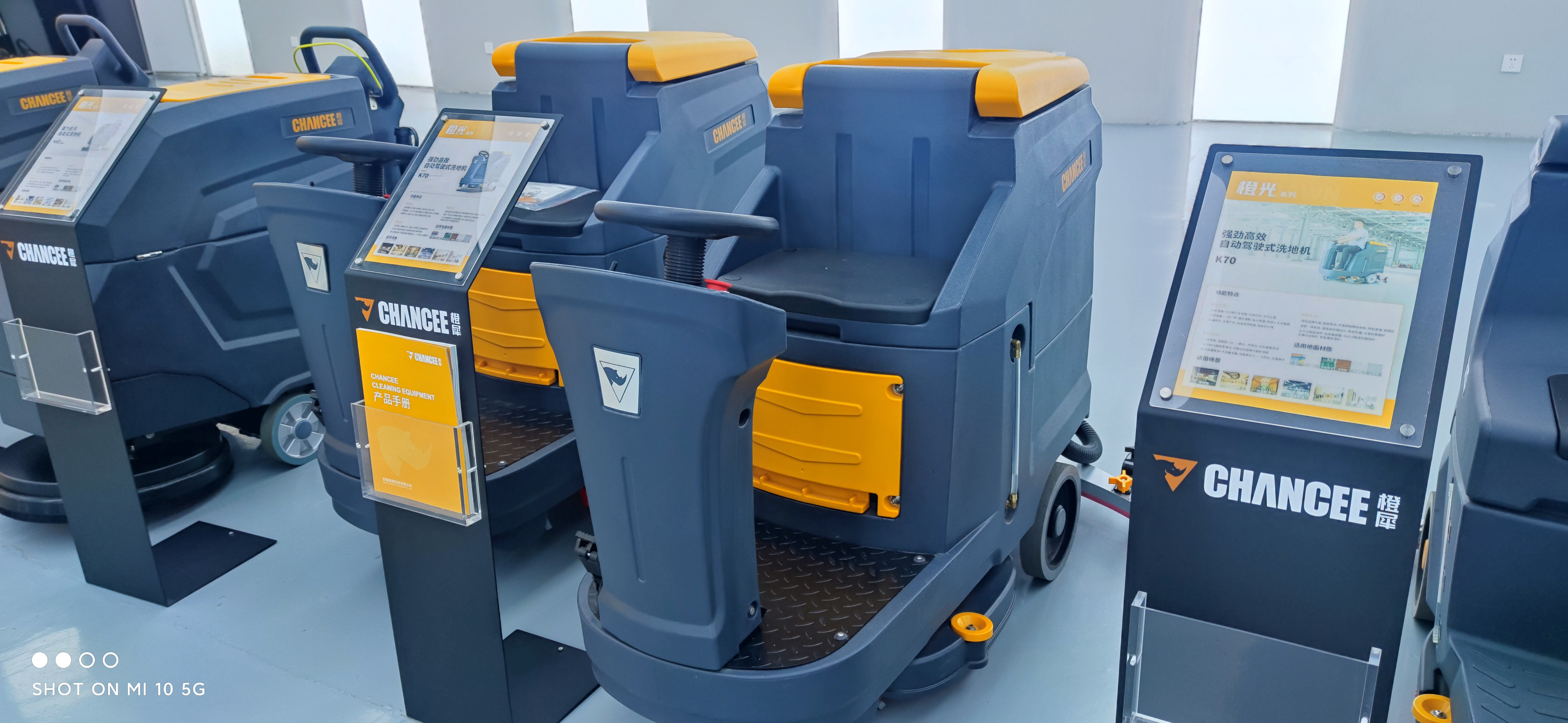 為什么停車場需要使用洗地機廠家的洗地機?